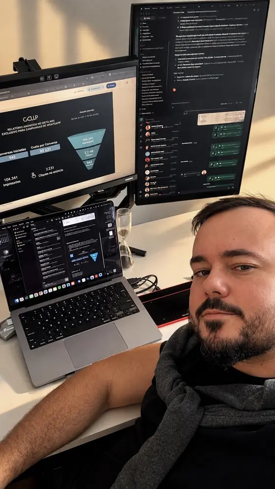 Darllan acompanhando relatórios de campanha